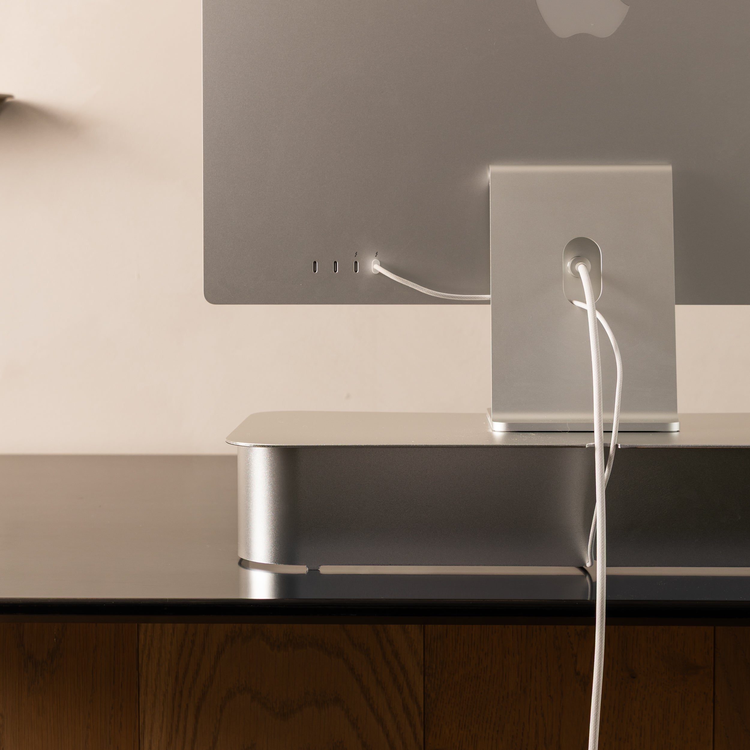 Curve Monitor Stand