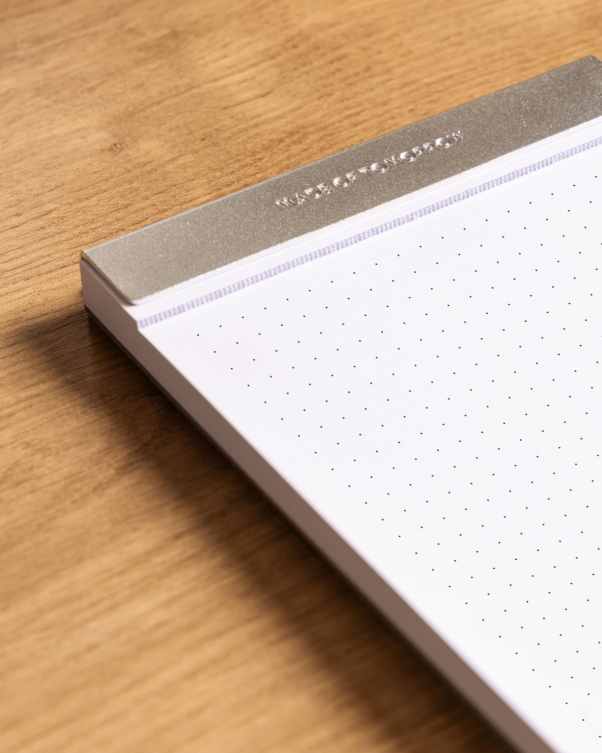 pad=dot-grid;holder=aluminium