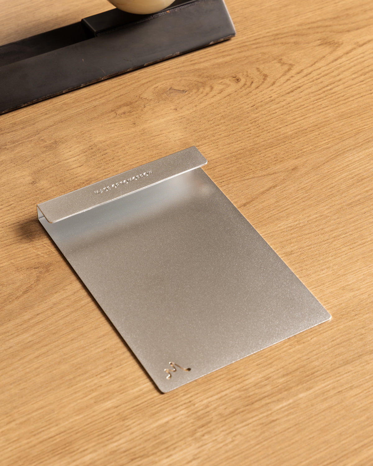 pad=lined;holder=aluminium