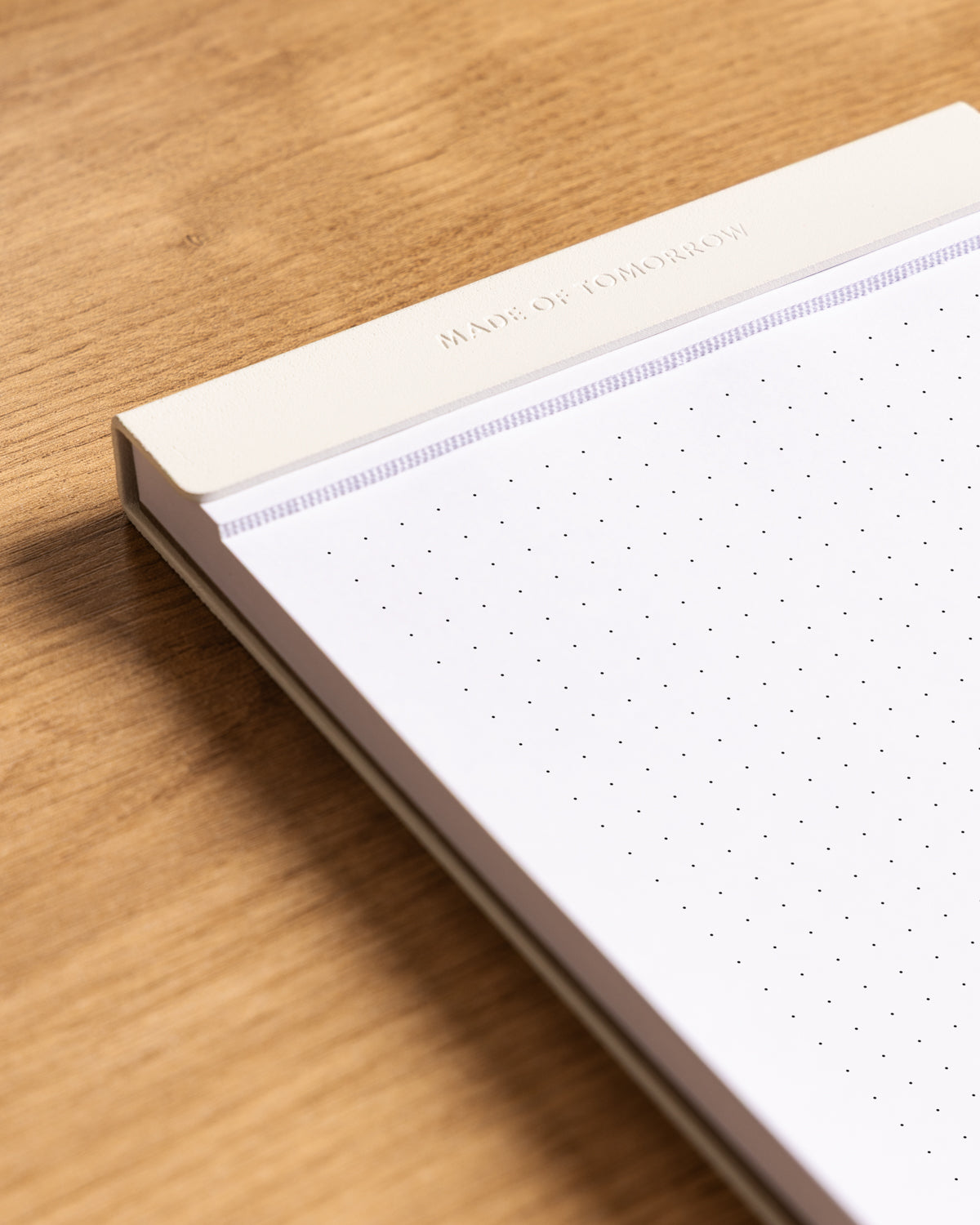 pad=dot-grid;holder=white