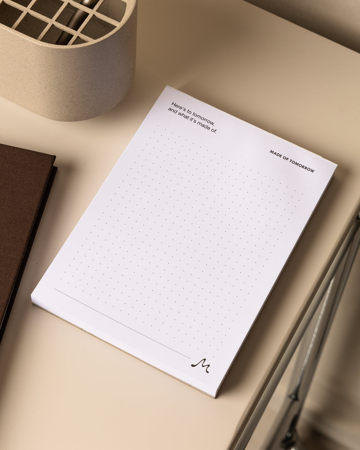 pad=dot-grid;holder=none