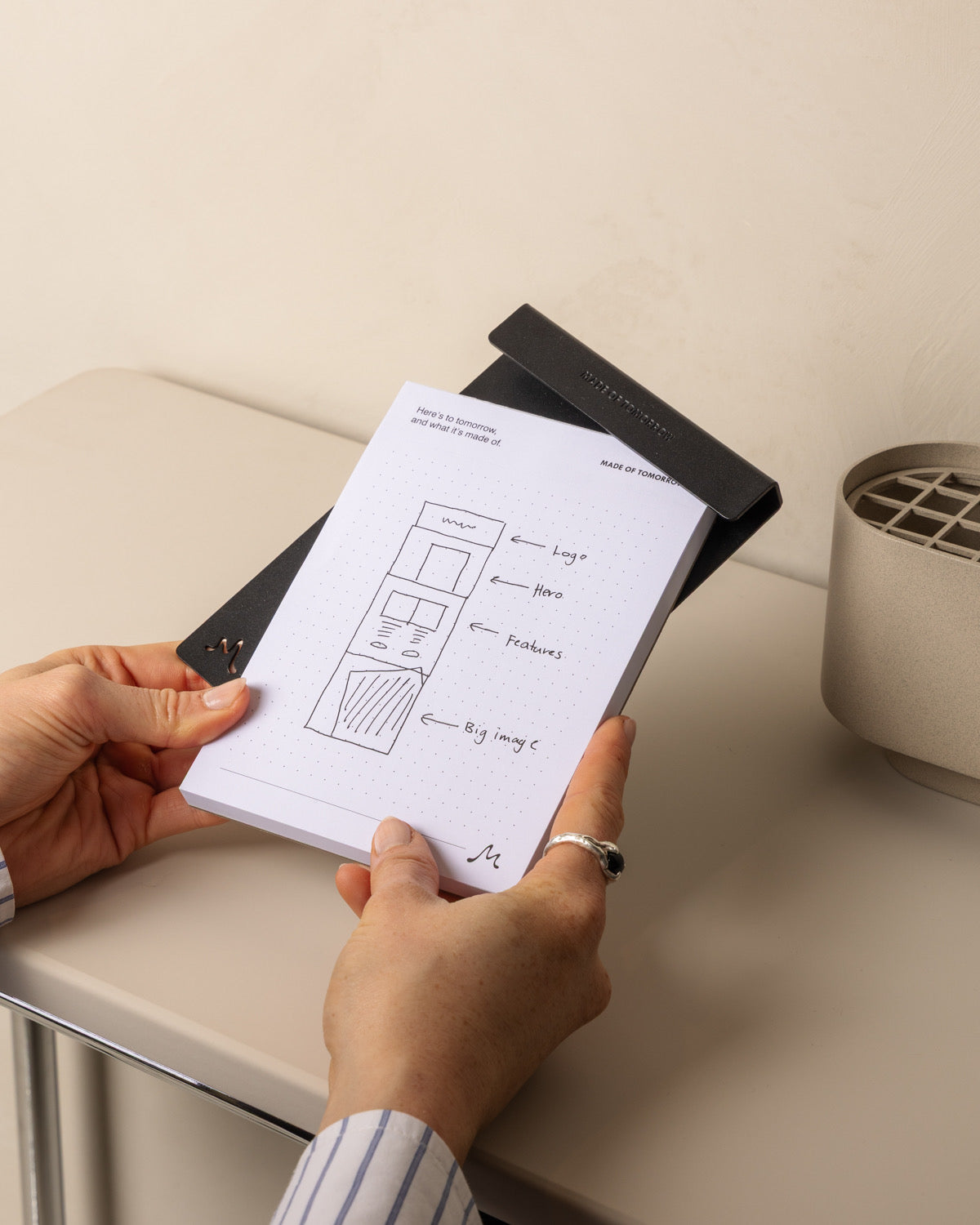 Dot grid Note Block Pad with black FOLD holder [pad=dot-grid;holder=black]